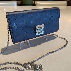 NWT【MCM】Patricia Crossbody Wallet in Monogram Leather Authentic